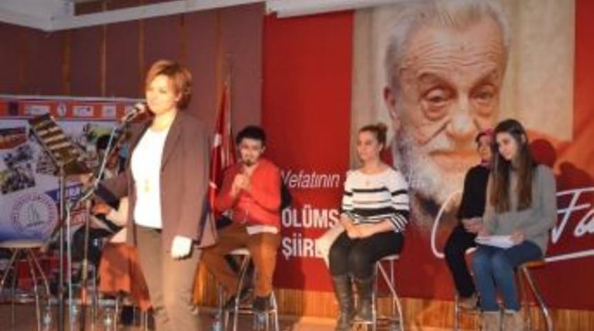 Be&uuml;&rsquo;l&uuml; &Ouml;ğrenciler Necip Fazıl Kısak&uuml;rek&rsquo;i Unutmadı