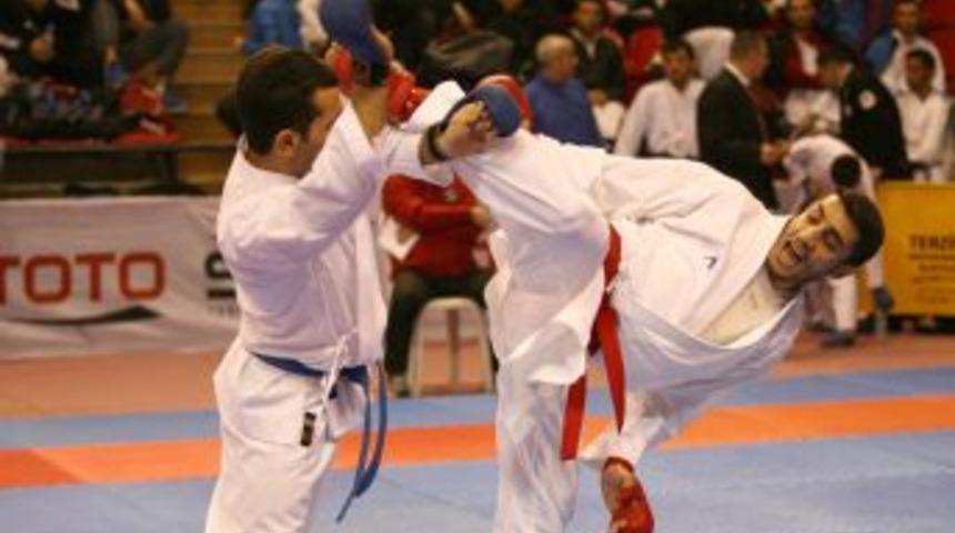 Karatenin Yıldızları D&uuml;zce&rsquo;de Sahne Alıyor