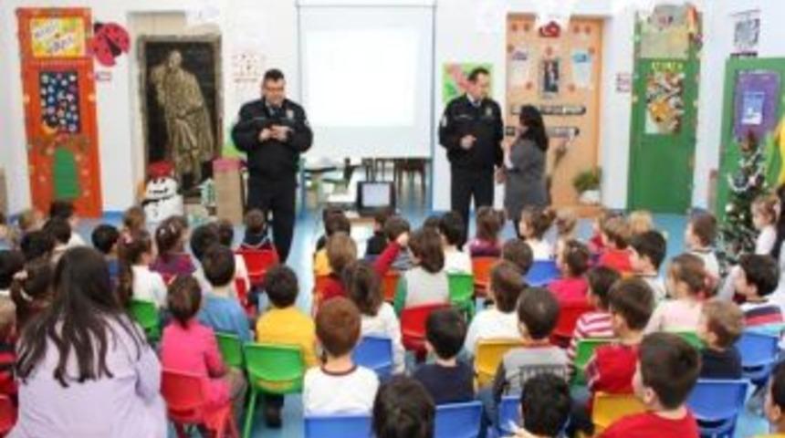 Minik &Ouml;ğrencilere &ldquo;s&uuml;r&uuml;c&uuml; Ve Yaya Eğitimi&rdquo;