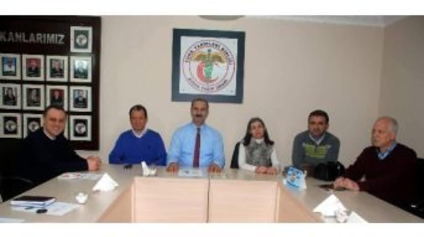 Aydınlı Tabipler 2013 Yılı Sağlık Sekt&ouml;r&uuml;n&uuml; Değerlendirdi