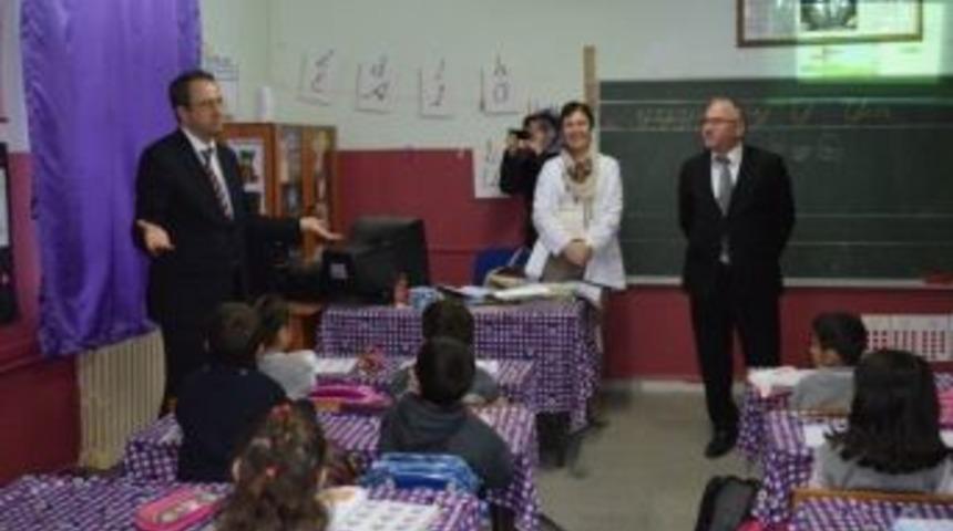 K&uuml;&ccedil;&uuml;k Talha, Derslerinden Geri Kalmayacak