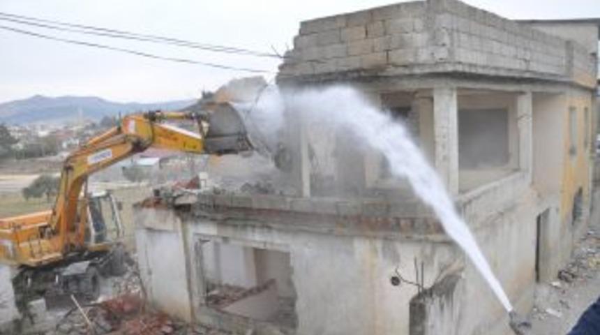 Evi Helalleşerek Yıkıldı