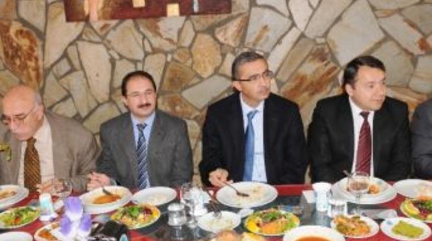 Rekt&ouml;r G&uuml;ven&ccedil; İl M&uuml;d&uuml;rleri İle Bir Araya Geldi