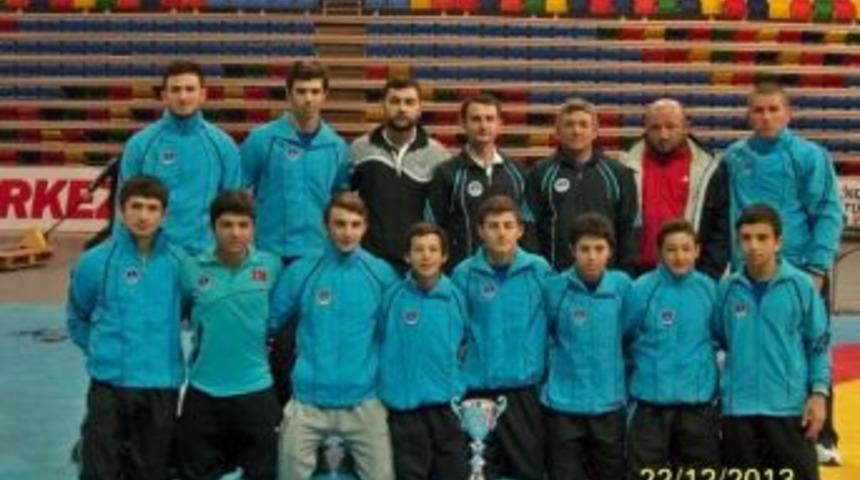 Kocaelili Yıldız G&uuml;reş&ccedil;iler T&uuml;rkiye &Uuml;&ccedil;&uuml;nc&uuml;s&uuml; Oldu