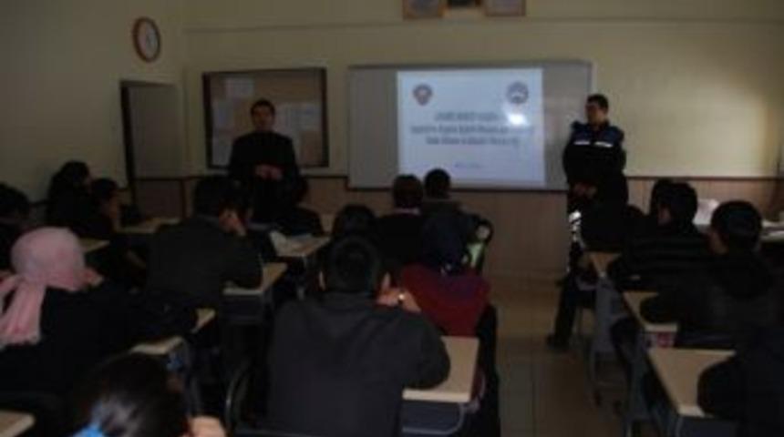 219 &Ouml;ğrenciye Uyuşturucu Madde Bağımlılığı Ve Kullanımı Anlatıldı