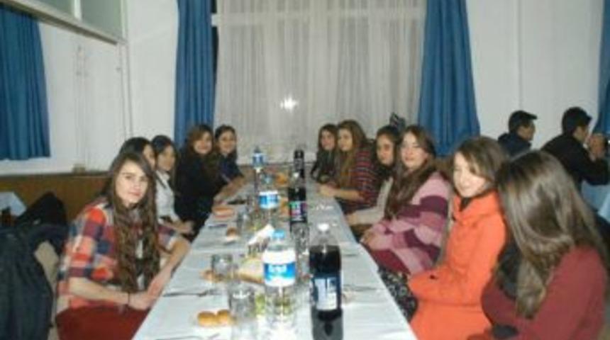 Orhaneli Ticaret Meslek Lisesi 12. Sınıf &Ouml;ğrencileri Moral Depoladı