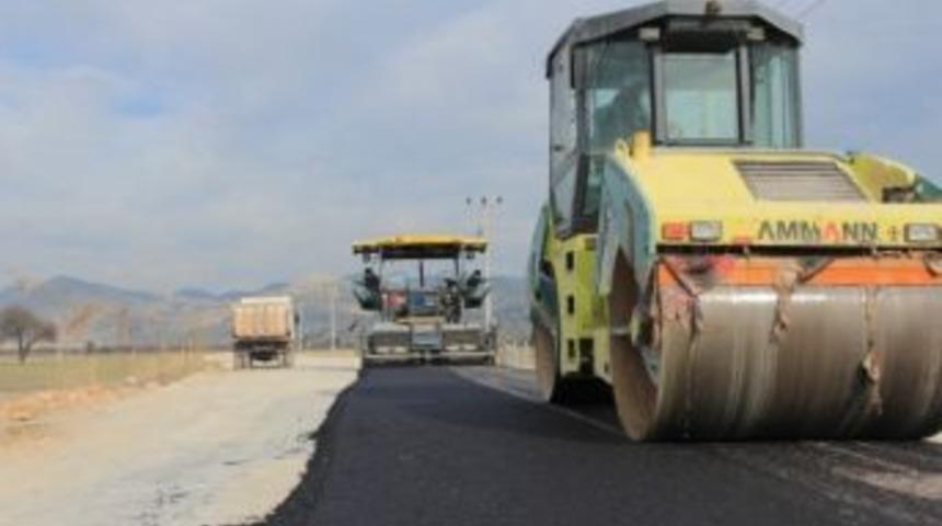 Bademağacı Beldesinde Asfalt &Ccedil;alışmaları Devam Ediyor