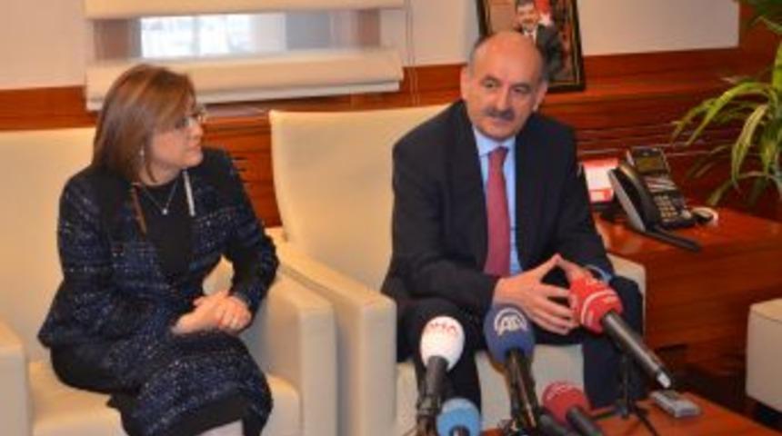 Bakan M&uuml;ezzinoğlu: Bayraktar Kendisine Yakışanı Yapmış