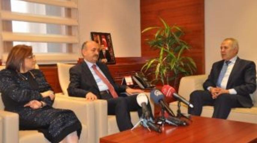 Sağlık Bakanı M&uuml;ezzinoğlu Kabine Değişikliğini Değerlendirdi