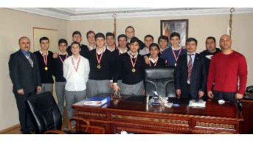 Hentbol Grup Şampiyonlarından &Ouml;zdemir'e Ziyaret