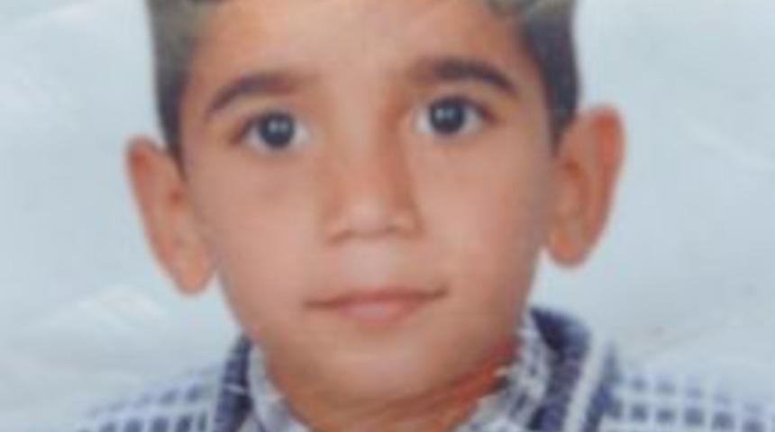 Hataylı Aile &Ccedil;ocuklarına &Ccedil;arpan S&uuml;r&uuml;c&uuml;y&uuml; Arıyor