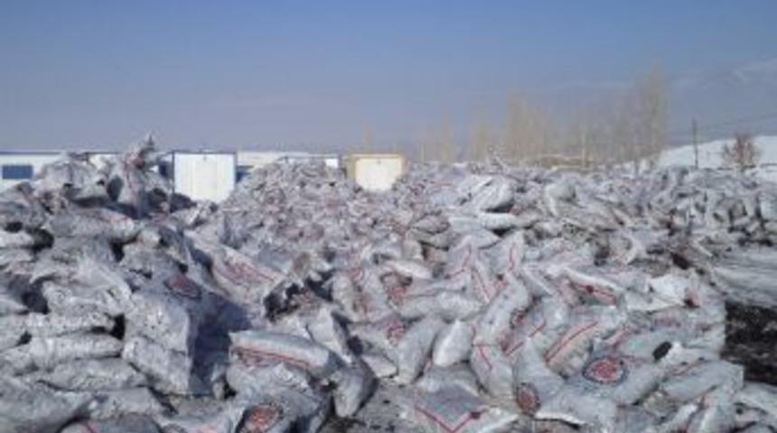 Varto&rsquo;da İhtiya&ccedil; Sahiplerine K&ouml;m&uuml;r Yardımı