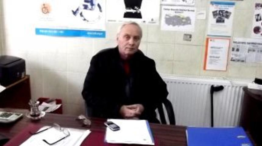 Omurilik Fel&ccedil;lileri Derneği Bafra Şubesi Ak&uuml;l&uuml; Sandalye Dağıttı