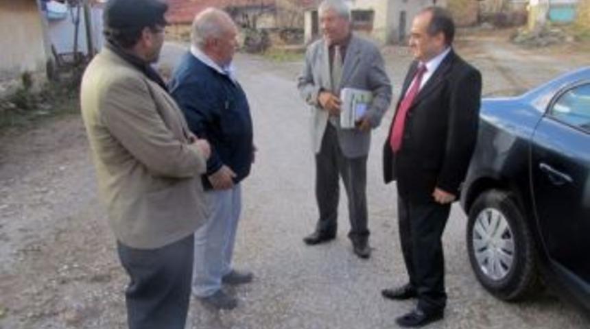 Gediz Kaymakamı Mehmet Yılmaz K&ouml;yl&uuml;lerin Dertlerini Ayağında Dinliyor