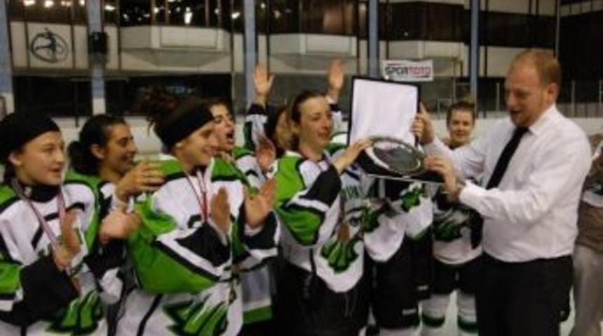 Narman Spor Buz Hokeyi Antren&ouml;r&uuml; Yeliz Y&uuml;ksel&rsquo;den Taraftarlara Teşekk&uuml;r