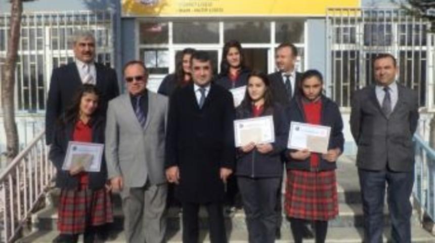 Kaymakam &Ccedil;ınar, Başarılı &Ouml;ğrencileri &Ouml;d&uuml;llendirdi