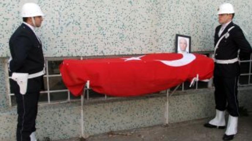 Kalp Krizi Sonucu &Ouml;len Polis Memuru Toprağa Verildi