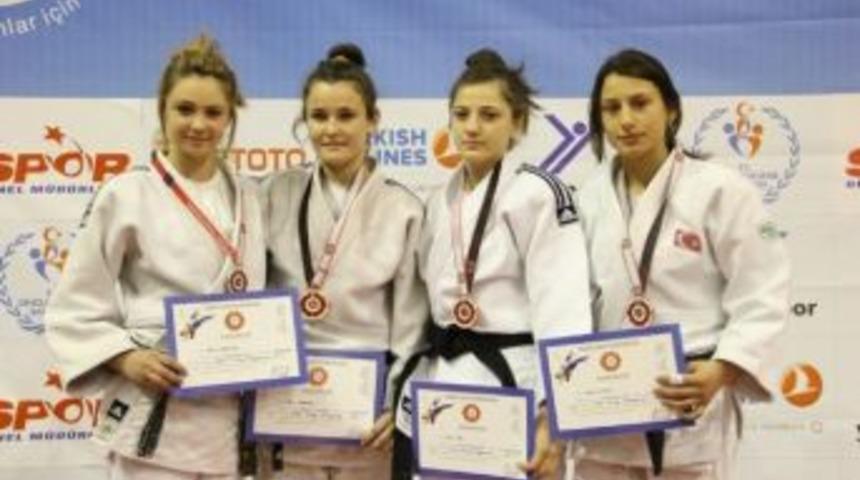 Judo Milli Takımında 3 D&uuml;zceli