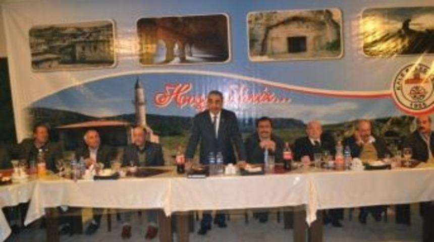 Başkan Yarımca Kale&rsquo;ye Hizmet Edenlere Plaket Verdi