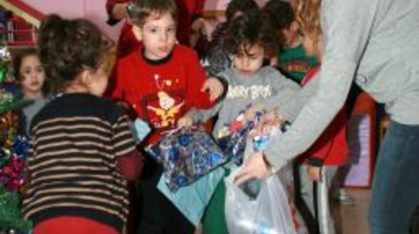 Ana Sınıfı &Ouml;ğrencileri, L&ouml;semi Hastası Arkadaşlarına Hediyesi Aldı