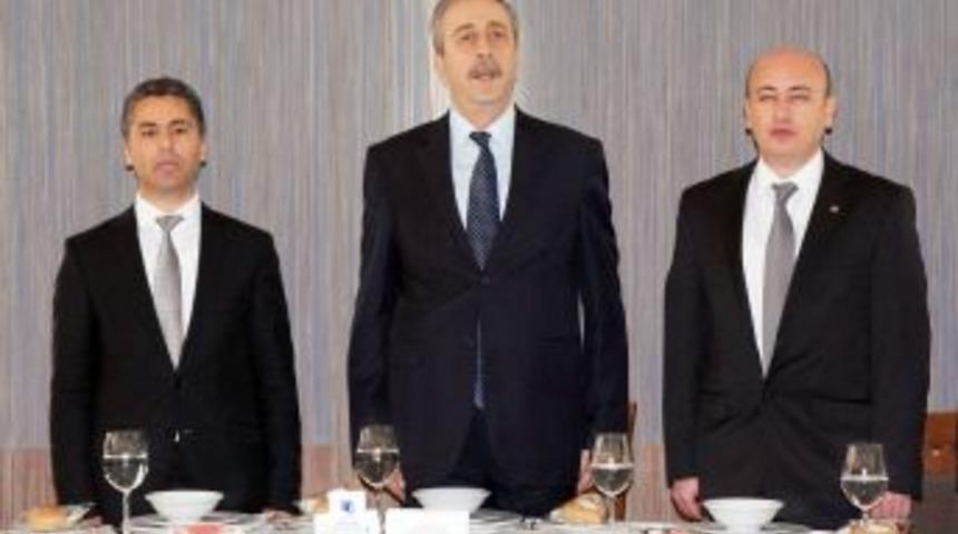 Protokol Ankara'ya Tebriğe Gidince Bakanı Vali Yardımcısı Temsil Etti