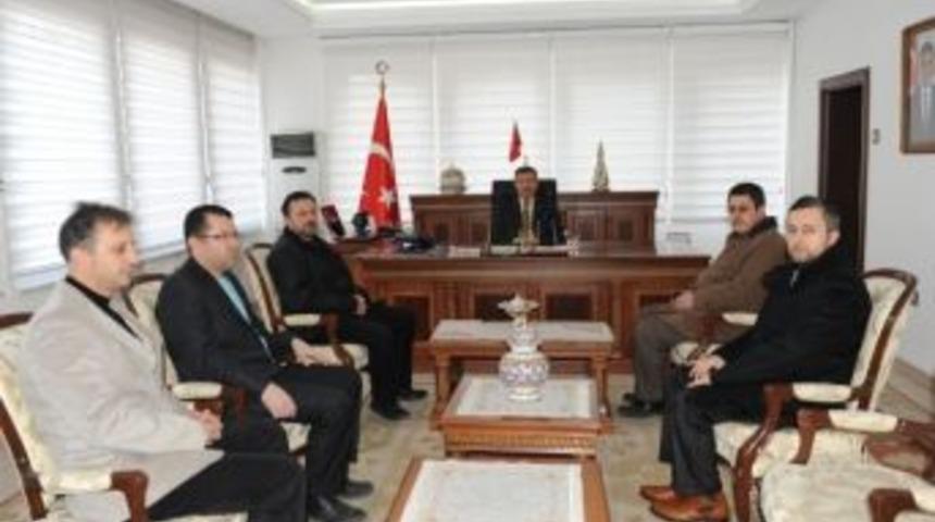 Zinde Gen&ccedil;lik Ve Spor Kul&uuml;b&uuml; Yetkililerinden Vali'ye Ziyaret