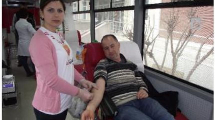 Muratlı'da Kan Bağışı Kampanyası D&uuml;zenlendi