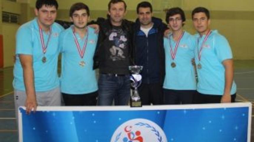 Şehzade Mehmet'ten Masa Tenisinde Birincilik
