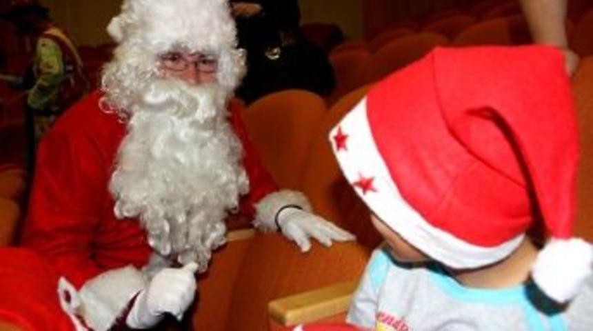 Amerikan Askeri Hasta &Ccedil;ocuklar İ&ccedil;in Noel Baba Oldu