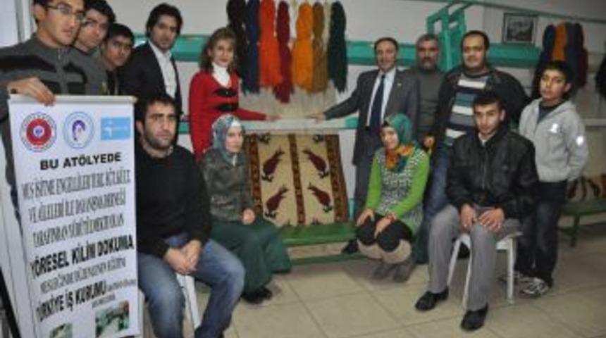 İşitme Engelliler 'kilim' Dokuyarak Aile Ekonomisine Destek Olacak