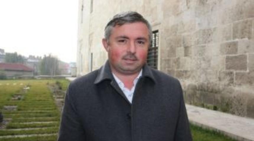 Diyanet-sen Edirne Temsilcisi Eroğlu: &ldquo;2014'&uuml;n Hayırlı Olması İ&ccedil;in Dileklerde Bulanabiliriz. Ama Kutlama Havasına D&ouml;n&uuml;şt&uuml;rmemeliyiz"