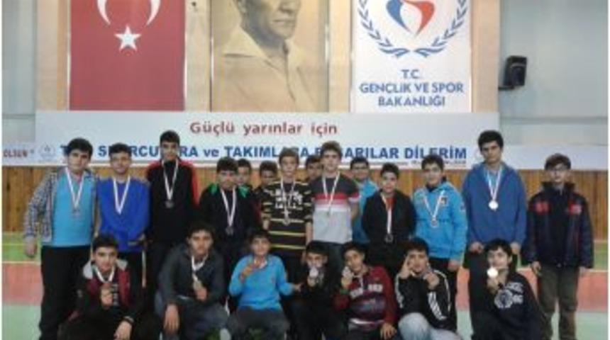 Lara Koleji G&uuml;reşte Nevşehir Birincisi Oldu