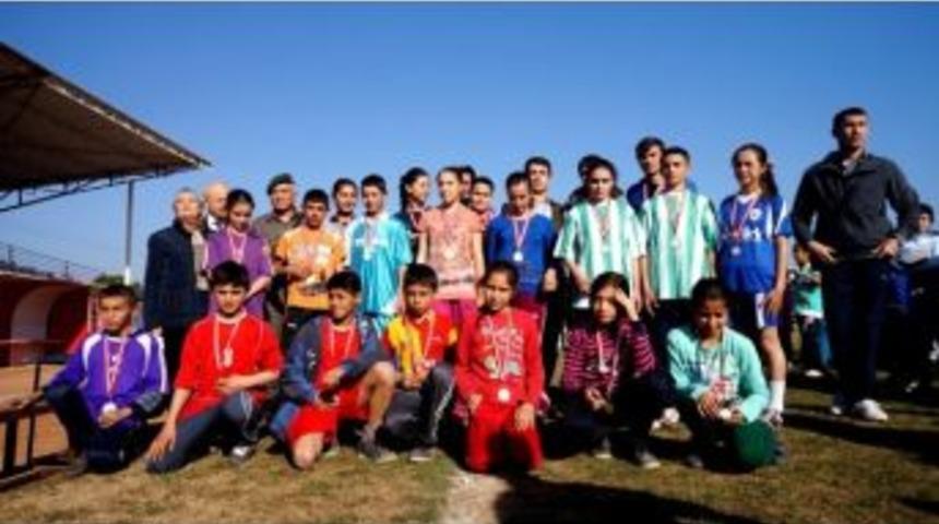 Sarıg&ouml;l&rsquo;de Atat&uuml;rk Kır Koşusu Yapıldı