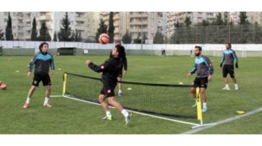 Adanaspor, Mersin İdmanyurdu Ma&ccedil;ı Hazırlıklarını S&uuml;rd&uuml;r&uuml;yor