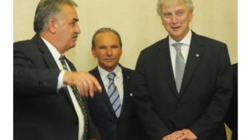 Ebso Başarılı Sanayi Kuruluşlarını &Ouml;d&uuml;llendirecek