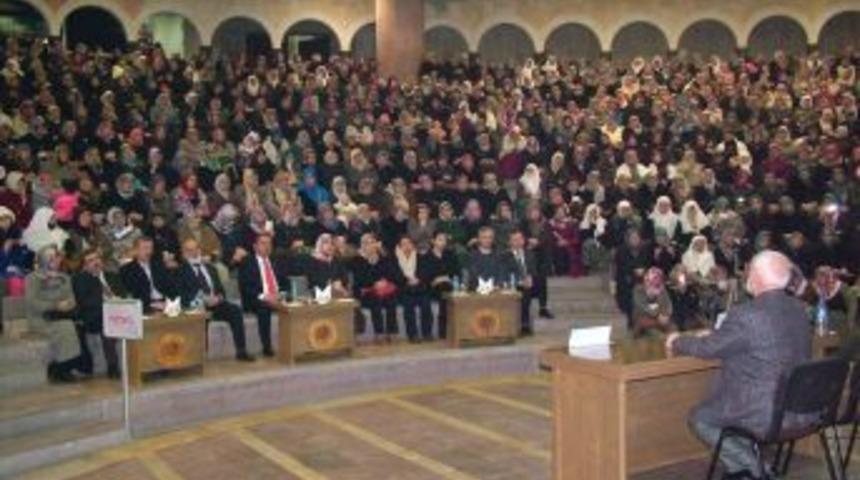 "Allah, Erkek G&ouml;nl&uuml;n&uuml; Kadına, Kadın G&ouml;nl&uuml;n&uuml; De Erkeğe Muhta&ccedil; Olarak Yaratmıştır"