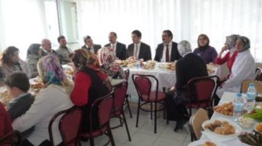 K&uuml;re'de Halk Eğitim Kursiyerleri Yemekte Buluştu
