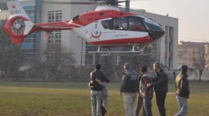 &Uuml;zerine Kaynar Su D&ouml;k&uuml;len &Ccedil;ocuk Helikopterle Hastaneye Kaldırıldı