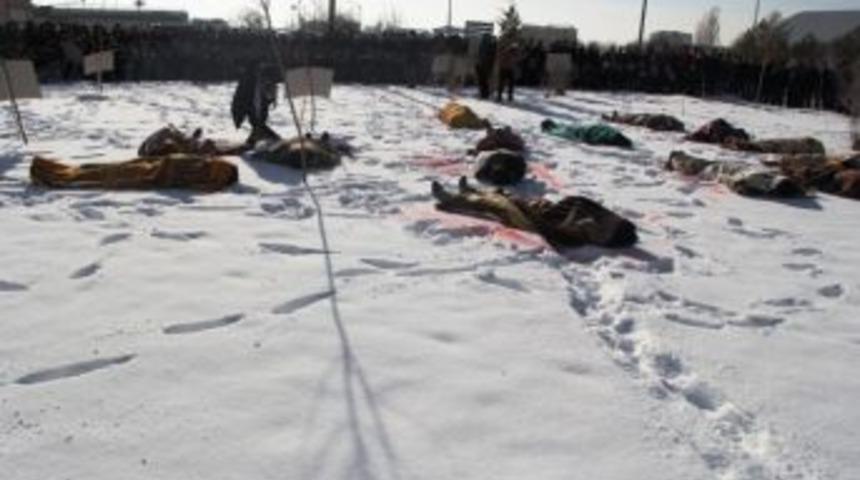 &Uuml;niversite &Ouml;ğrencileri &lsquo;uludere Olayı&rsquo;nı Protesto Etti