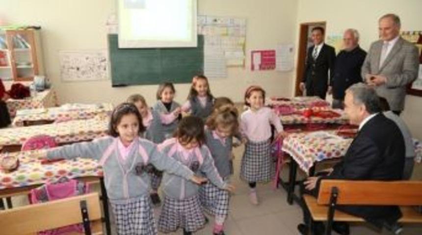 Vali Mustafa B&uuml;y&uuml;k Okulları Gezdi