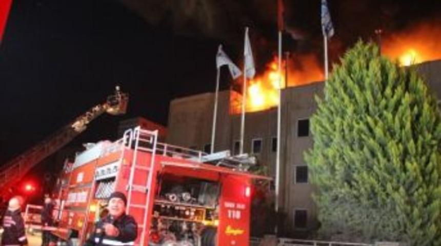 Bursa'da Korkutan Fabrika Yangını