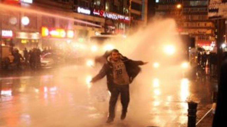 Eylemcilere Biber Gazlı M&uuml;dahale: 2 Yaralı