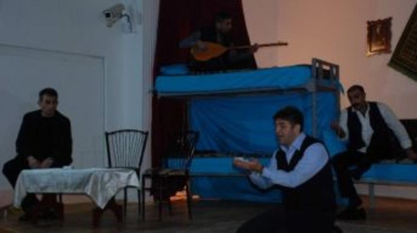 Mahkumlardan Oluşan Tiyatro Ekibi Yaşantılarını Anlattı