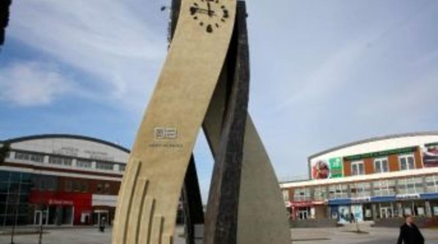 Yeni Saat Arifiye Kent Meydanına &Ccedil;ok Yakıştı