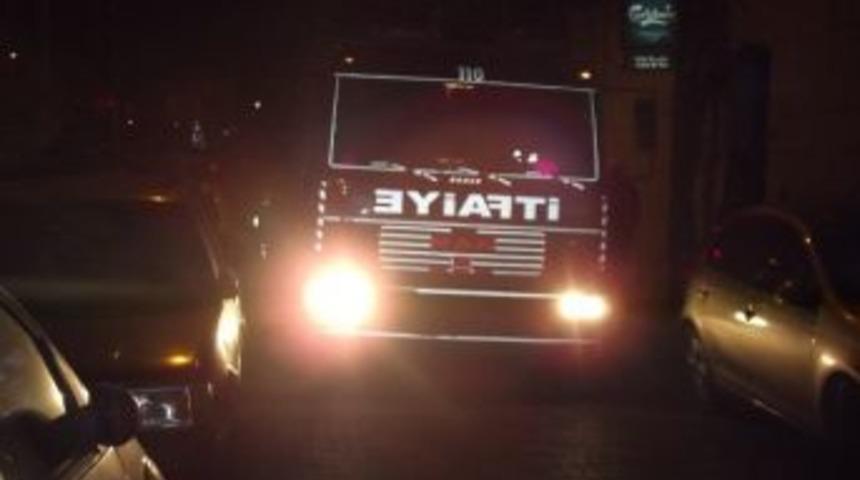 Aydın'da &Uuml;&ccedil; M&uuml;d&uuml;rl&uuml;ğ&uuml;n&uuml;n Bulunduğu Binada &Ccedil;ıkan Yangın Korkuttu