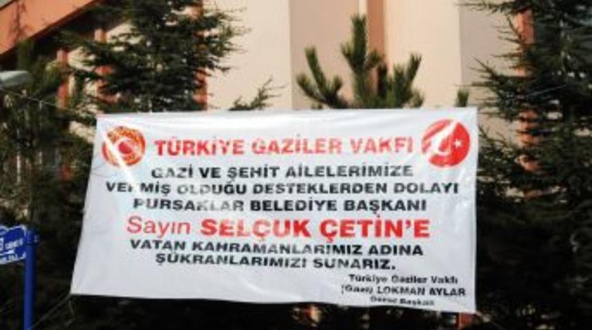 Gazilerden Pankartlı Teşekk&uuml;r