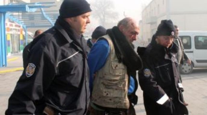 Şizofren Hastası Polisi Yaraladı