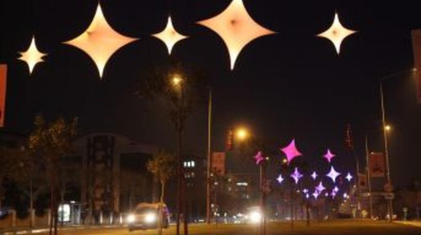 Fatih Sultan Mehmet Bulvarı Işıklarla Donatıldı