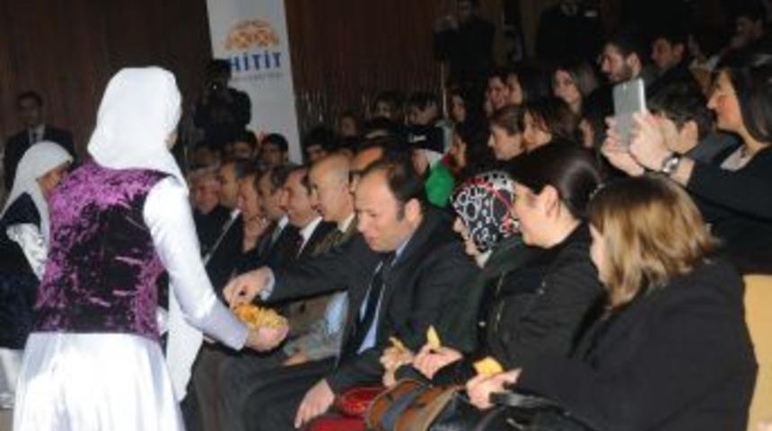 Kırgız &Ouml;ğrenciler Geleneklerini G&ouml;sterilerle Anlattı