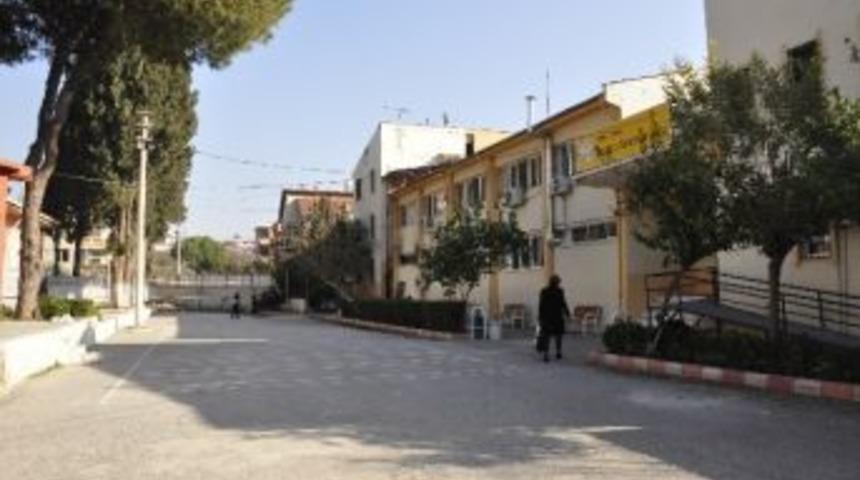 Vatandaşın Şik&acirc;yeti Okul Bah&ccedil;esini Trafiğe A&ccedil;ıyor!